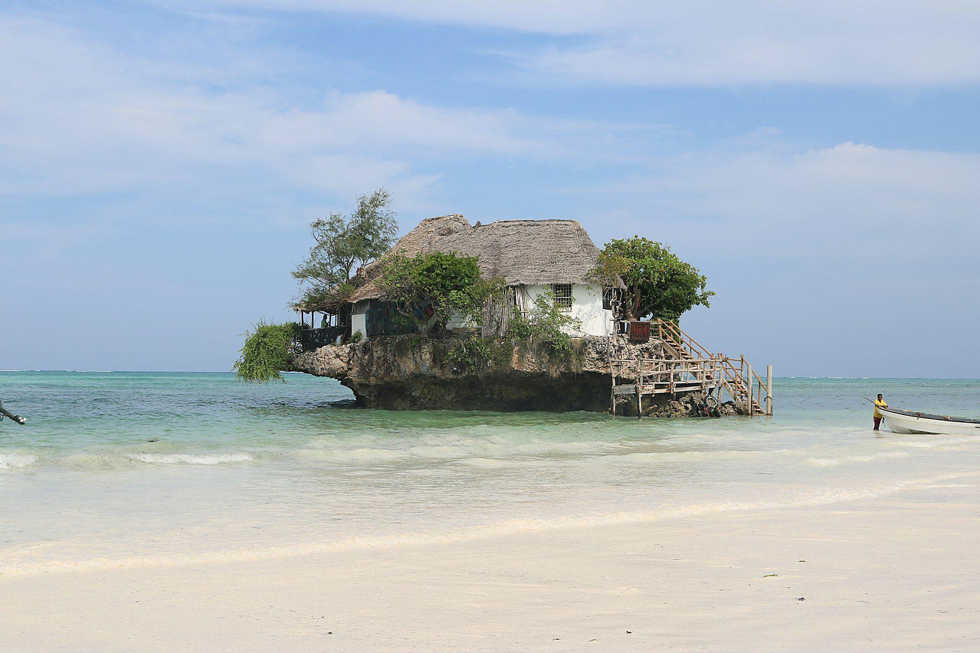 Turquoise lagoon and palms at Michamvi, Zanzibar